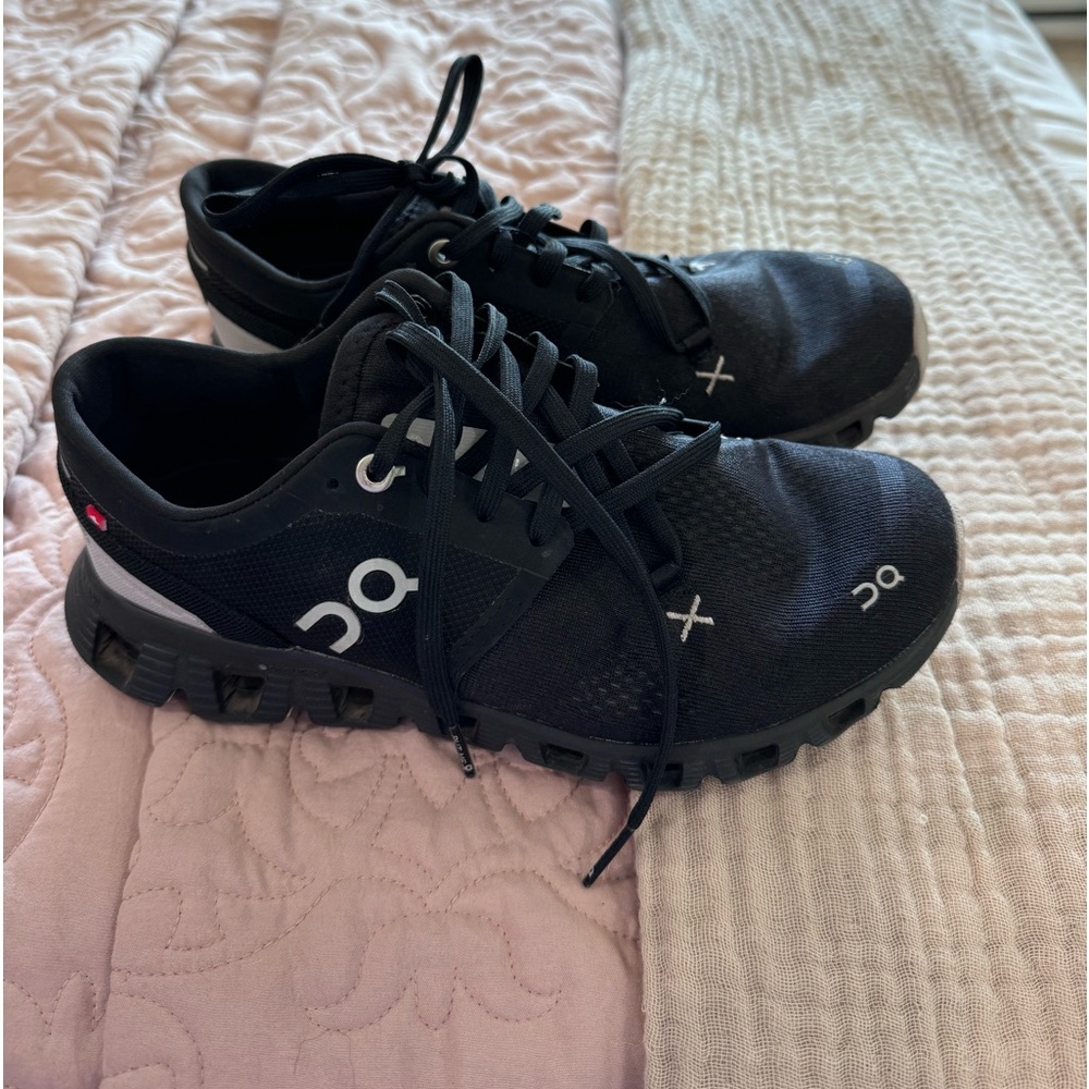 on cloud women tennis shoes